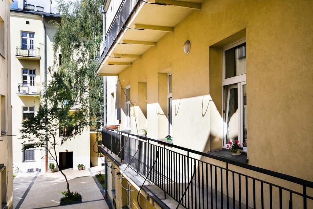 Live Like Locals: Market Square X Jewish District كراكوفيا المظهر الخارجي الصورة